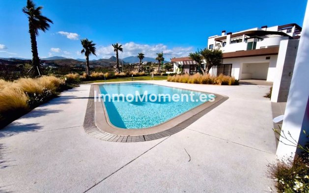 Resale - Apartment - Estepona - Bel Air