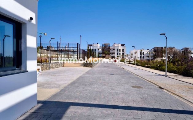 Resale - Apartment - Estepona - Bel Air