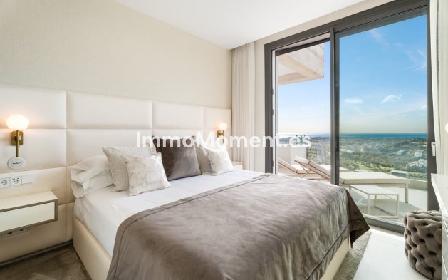 Resale - Apartment - Benahavís - La Quinta