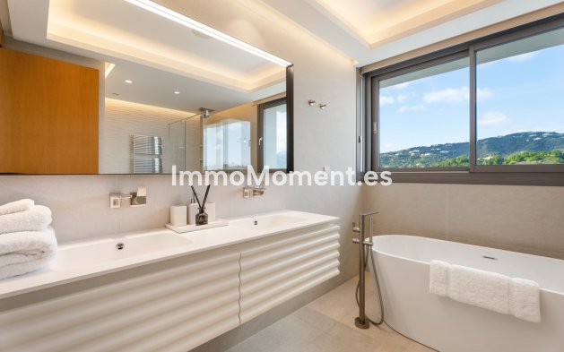 Resale - Apartment - Benahavís - La Quinta