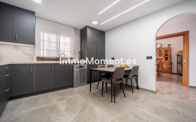 Wiederverkauf - Freistehende Villa - Estepona  - Estepona Centro