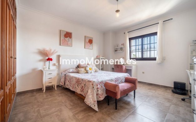 Wiederverkauf - Freistehende Villa - Estepona  - Estepona Centro