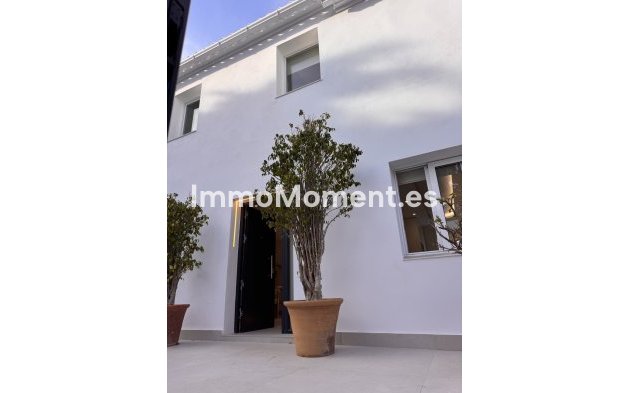 Resale - Detached villa - Marbella - Guadalmina Alta