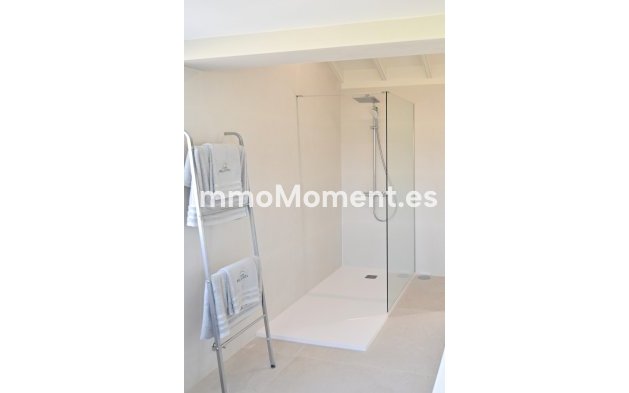 Resale - Detached villa - Marbella - Guadalmina Alta