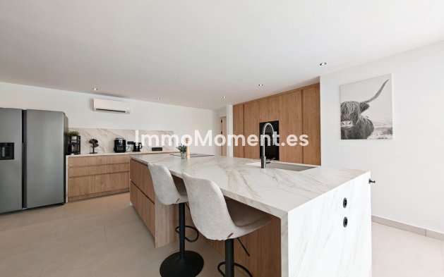 Resale - Detached villa - Marbella - Elviria