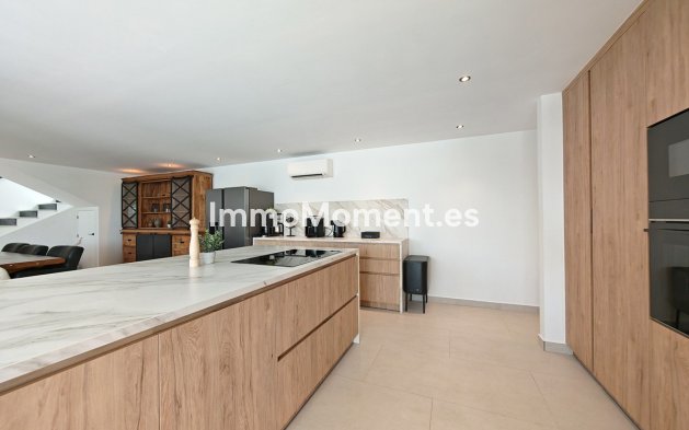 Resale - Detached villa - Marbella - Elviria