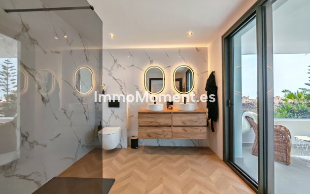 Resale - Detached villa - Marbella - Elviria