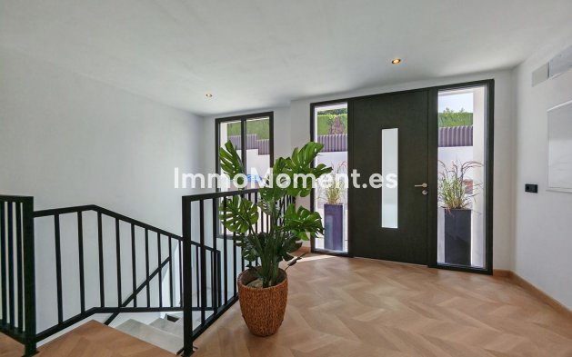 Resale - Detached villa - Marbella - Elviria