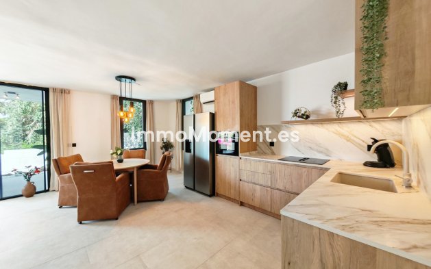 Resale - Detached villa - Marbella - Elviria