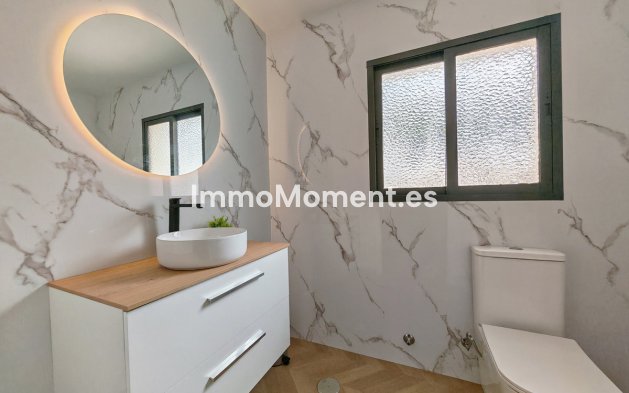 Resale - Detached villa - Marbella - Elviria