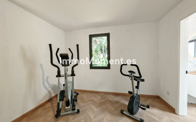 Resale - Detached villa - Marbella - Elviria