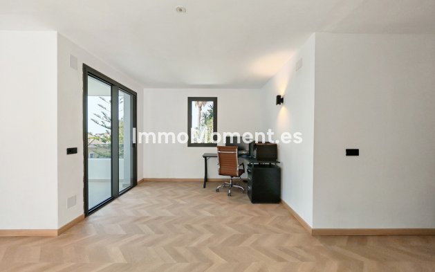Resale - Detached villa - Marbella - Elviria