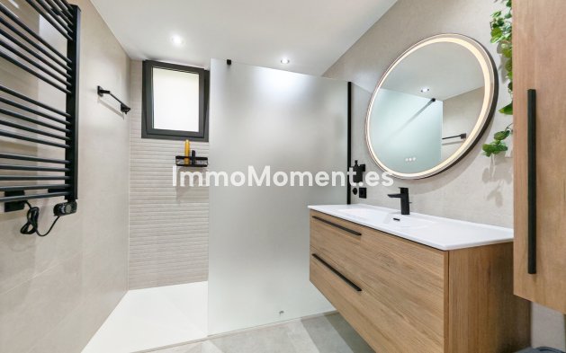Resale - Detached villa - Marbella - Elviria
