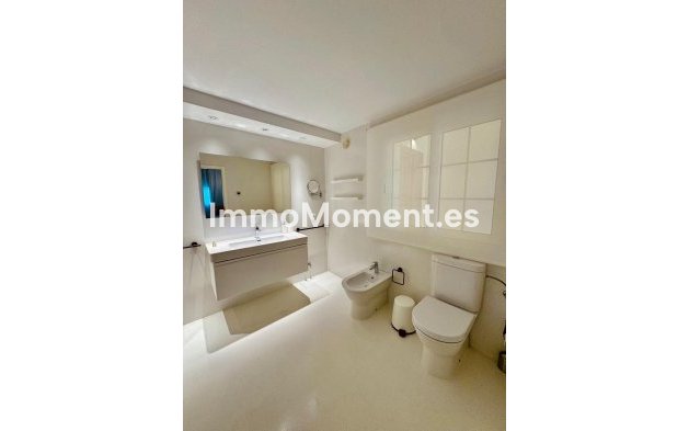 Resale - Detached villa - Estepona - Estepona Centro