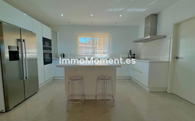 Resale - Detached villa - Estepona - Estepona Centro