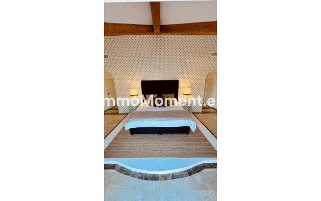Resale - Detached villa - Estepona - Estepona Centro