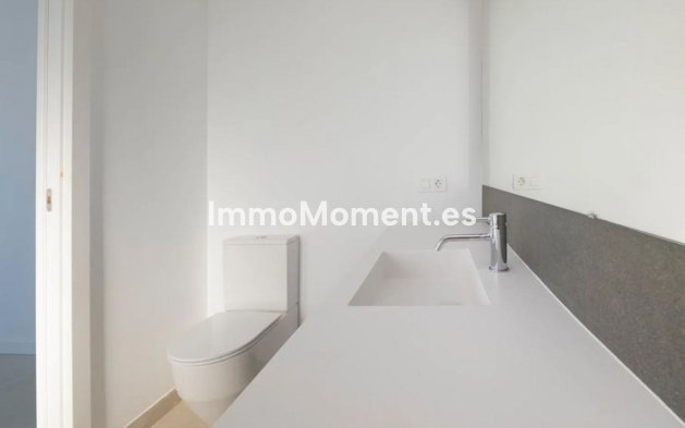 Resale - Detached villa - Estepona - Estepona Centro