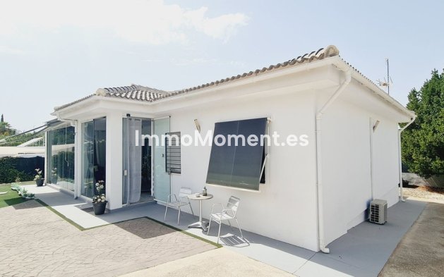 Wiederverkauf - Freistehende Villa -   Inländisch - Alhaurín de la Torre