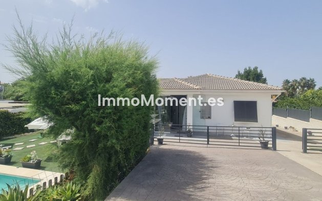 Wiederverkauf - Freistehende Villa -   Inländisch - Alhaurín de la Torre