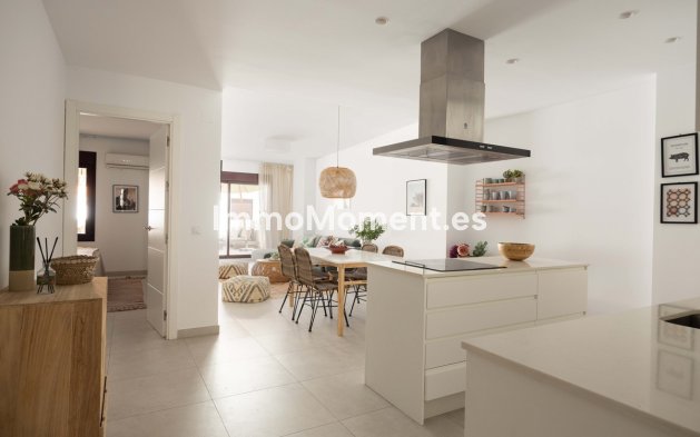 Resale - Apartment - Marbella - Nueva Andalucía
