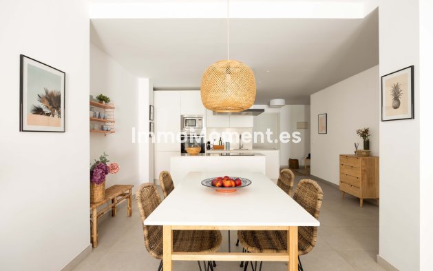 Resale - Apartment - Marbella - Nueva Andalucía