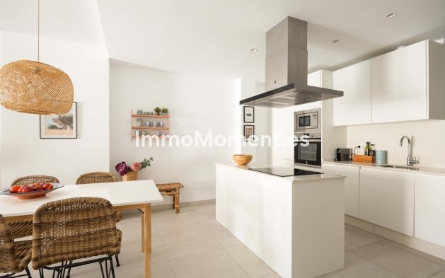 Resale - Apartment - Marbella - Nueva Andalucía