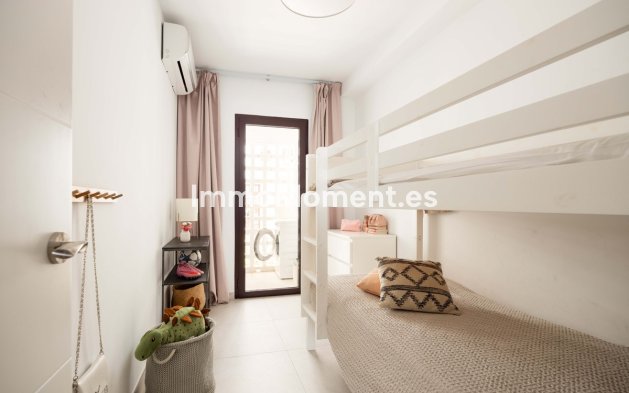 Resale - Apartment - Marbella - Nueva Andalucía