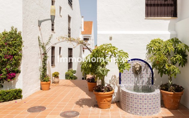 Resale - Apartment - Marbella - Nueva Andalucía