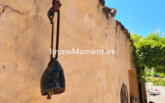Resale - Detached villa - Inland  - Monda