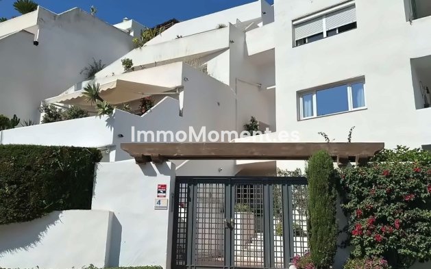 Resale - Apartment - Marbella - Nueva Andalucía