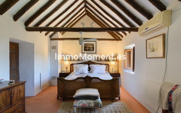 Bestaande woning - Vrijstaande villa - Estepona  - Estepona Centro