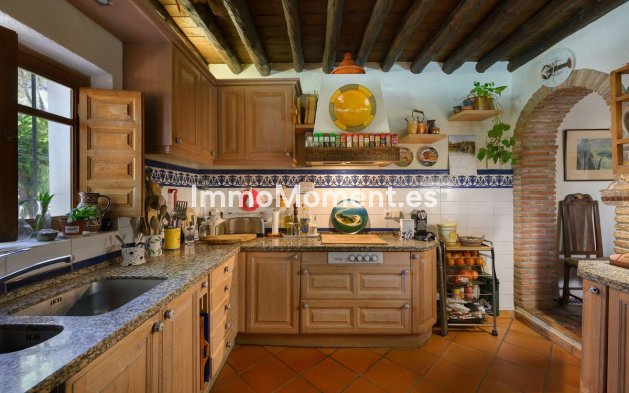 Bestaande woning - Vrijstaande villa - Estepona  - Estepona Centro