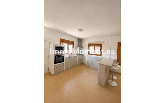 Resale - Country house - Inland  - Coín