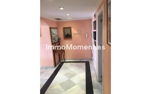 Resale - Apartment - Marbella - Nueva Andalucía