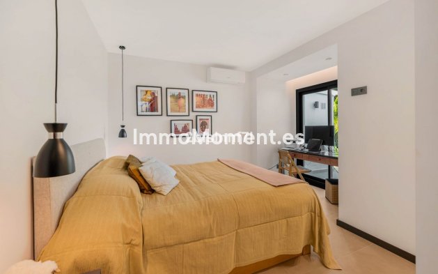 Resale - Detached villa - Marbella - Elviria