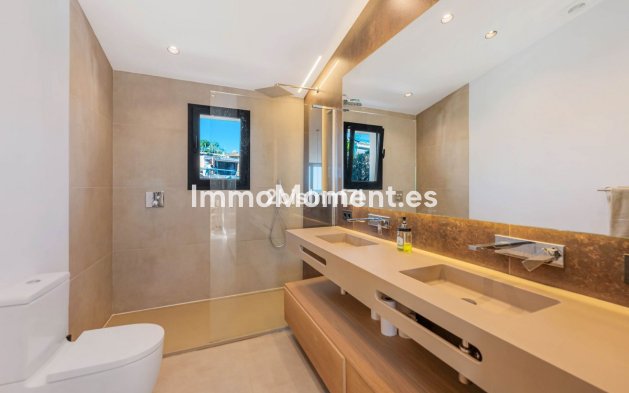Resale - Detached villa - Marbella - Elviria