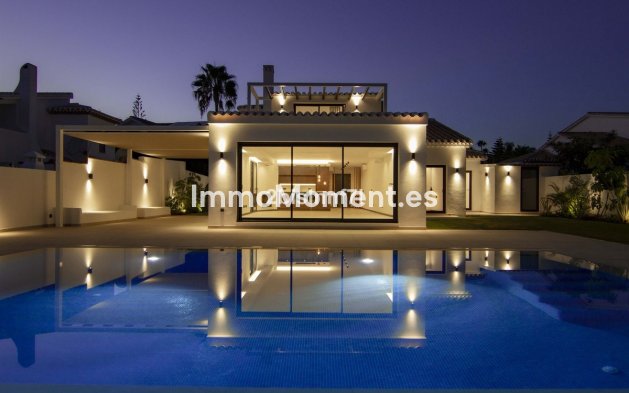 Resale - Detached villa - Marbella - Elviria